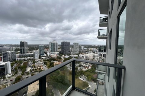 Condo in Miami, Florida, 2 bedrooms  № 1701117 - photo 2