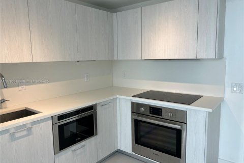 Condo in Miami, Florida, 2 bedrooms  № 1701117 - photo 19