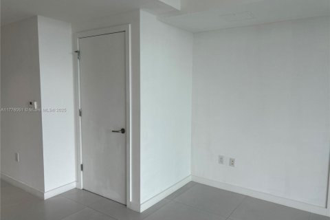 Condo in Miami, Florida, 2 bedrooms  № 1701117 - photo 25