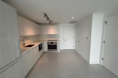 Condo in Miami, Florida, 2 bedrooms  № 1701117 - photo 18