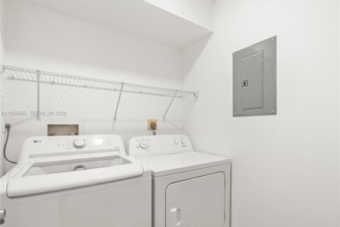 Copropriété à vendre à Tamarac, Floride: 2 chambres, 139.35 m2 № 2010420 - photo 24