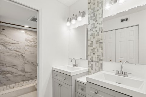 Copropriété à vendre à Tamarac, Floride: 2 chambres, 139.35 m2 № 2010420 - photo 5