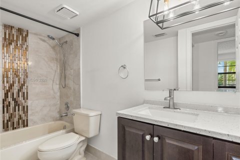 Copropriété à vendre à Tamarac, Floride: 2 chambres, 139.35 m2 № 2010420 - photo 27