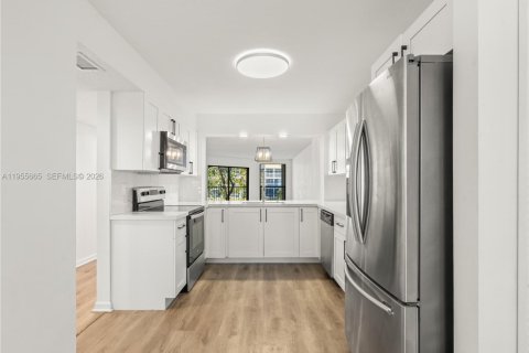 Copropriété à vendre à Tamarac, Floride: 2 chambres, 139.35 m2 № 2010420 - photo 8