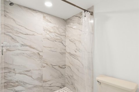 Copropriété à vendre à Tamarac, Floride: 2 chambres, 139.35 m2 № 2010420 - photo 18