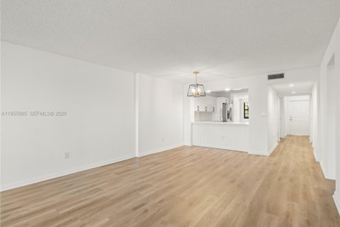 Copropriété à vendre à Tamarac, Floride: 2 chambres, 139.35 m2 № 2010420 - photo 6