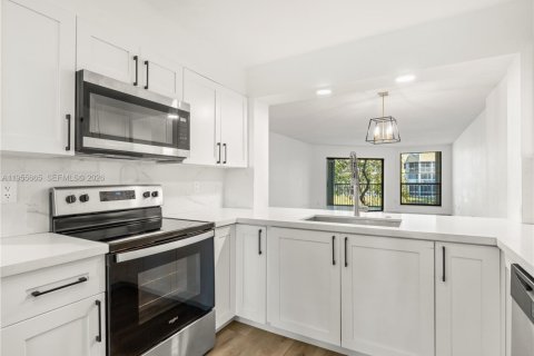 Copropriété à vendre à Tamarac, Floride: 2 chambres, 139.35 m2 № 2010420 - photo 12