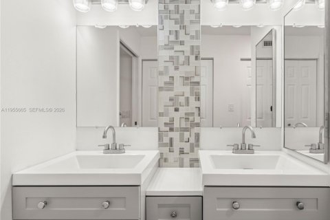 Copropriété à vendre à Tamarac, Floride: 2 chambres, 139.35 m2 № 2010420 - photo 19