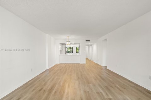 Copropriété à vendre à Tamarac, Floride: 2 chambres, 139.35 m2 № 2010420 - photo 7