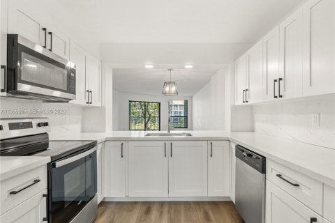 Copropriété à vendre à Tamarac, Floride: 2 chambres, 139.35 m2 № 2010420 - photo 10