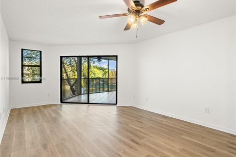 Copropriété à vendre à Tamarac, Floride: 2 chambres, 139.35 m2 № 2010420 - photo 4