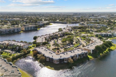 Copropriété à vendre à Tamarac, Floride: 2 chambres, 139.35 m2 № 2010420 - photo 30