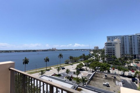 Copropriété à louer à West Palm Beach, Floride: 2 chambres, 99.5 m2 № 2303807 - photo 2