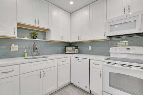 Condo in Boynton Beach, Florida, 2 bedrooms  № 2017868 - photo 6