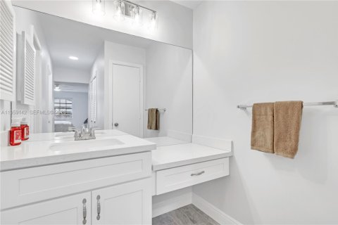 Condo in Boynton Beach, Florida, 2 bedrooms  № 2017868 - photo 12