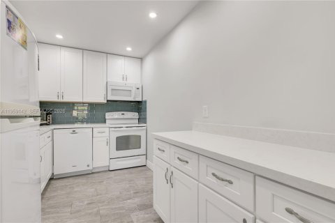 Condo in Boynton Beach, Florida, 2 bedrooms  № 2017868 - photo 4