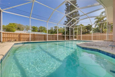 House in Palm Harbor, Florida 4 bedrooms, 188.78 sq.m. № 1674037 - photo 23