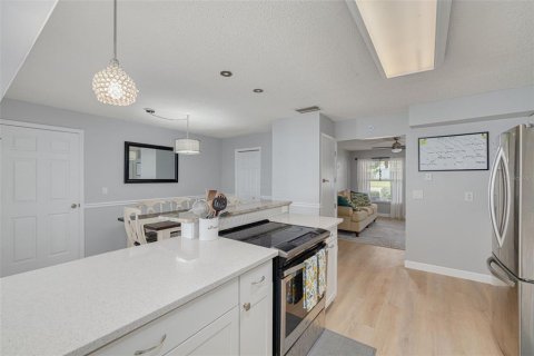 House in Palm Harbor, Florida 4 bedrooms, 188.78 sq.m. № 1674037 - photo 9
