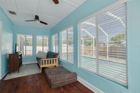 House in Palm Harbor, Florida 4 bedrooms, 188.78 sq.m. № 1674037 - photo 13
