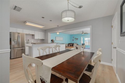 House in Palm Harbor, Florida 4 bedrooms, 188.78 sq.m. № 1674037 - photo 10
