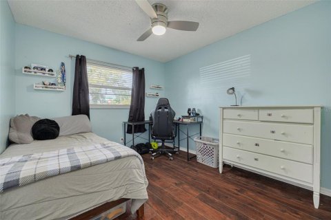 House in Palm Harbor, Florida 4 bedrooms, 188.78 sq.m. № 1674037 - photo 20