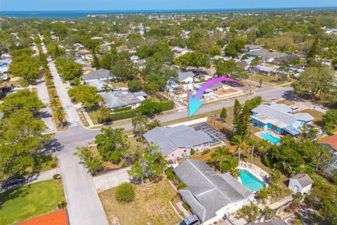 House in Palm Harbor, Florida 4 bedrooms, 188.78 sq.m. № 1674037 - photo 3
