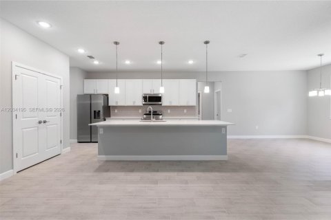 House in Palm Bay, Florida 4 bedrooms, 214.23 sq.m. № 2266189 - photo 9