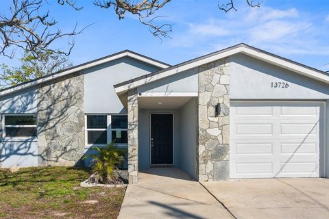 House in Hudson, Florida 2 bedrooms, 121.79 sq.m. № 2105134
