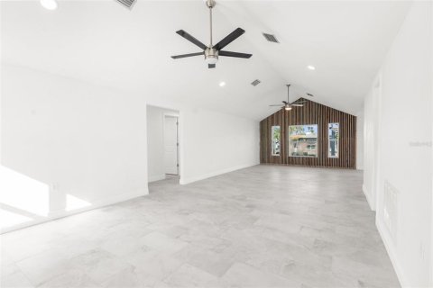 House in Hudson, Florida 2 bedrooms, 121.79 sq.m. № 2105134 - photo 10