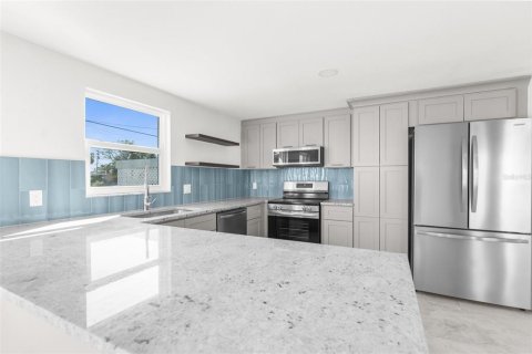 House in Hudson, Florida 2 bedrooms, 121.79 sq.m. № 2105134 - photo 7