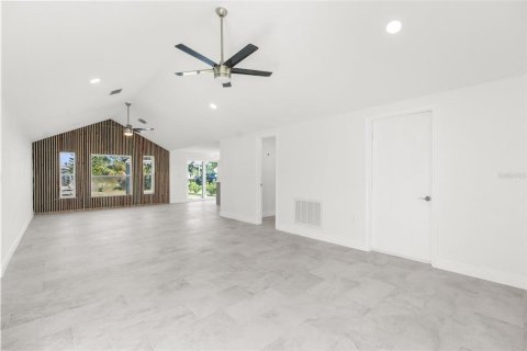 House in Hudson, Florida 2 bedrooms, 121.79 sq.m. № 2105134 - photo 12