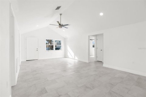 House in Hudson, Florida 2 bedrooms, 121.79 sq.m. № 2105134 - photo 13