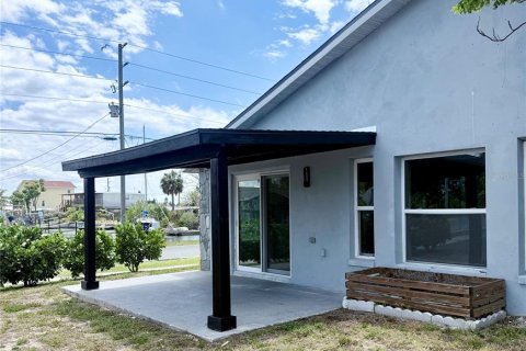 House in Hudson, Florida 2 bedrooms, 121.79 sq.m. № 2105134 - photo 3