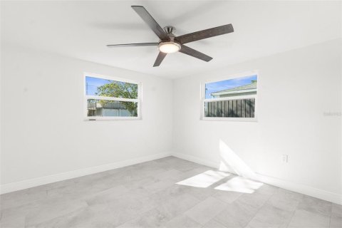 House in Hudson, Florida 2 bedrooms, 121.79 sq.m. № 2105134 - photo 15