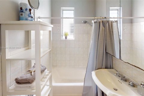 Купить кондоминиум в Майами-Бич, Флорида 46.45м2, № 1958501 - фото 11