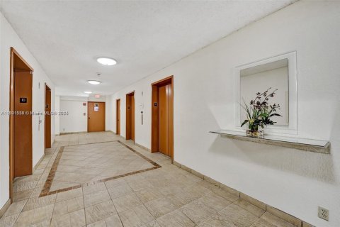 Купить кондоминиум в Халландейл-Бич, Флорида 2 спальни, 130.06м2, № 1944761 - фото 14