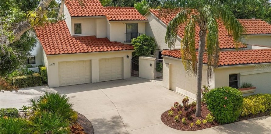 House in Sarasota, Florida 3 bedrooms, 180.42 sq.m. № 1884504