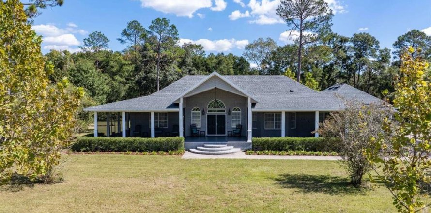 House in High Springs, Florida 3 bedrooms, 210.7 sq.m. № 2092153