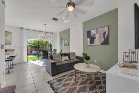 Adosado en venta en Homestead, Florida, 3 dormitorios, 137.77 m2 № 2079054 - foto 8