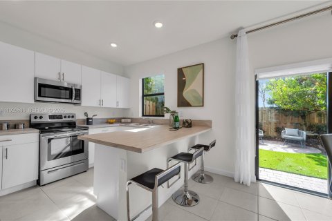 Adosado en venta en Homestead, Florida, 3 dormitorios, 137.77 m2 № 2079054 - foto 11