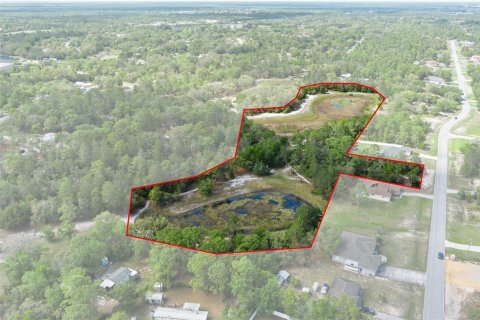Terreno en venta en Weeki Wachee, Florida № 1629052 - foto 1