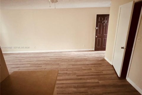 Copropriété à louer à Oakland Park, Floride: 2 chambres, 82.68 m2 № 2154387 - photo 5