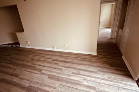 Copropriété à louer à Oakland Park, Floride: 2 chambres, 82.68 m2 № 2154387 - photo 4