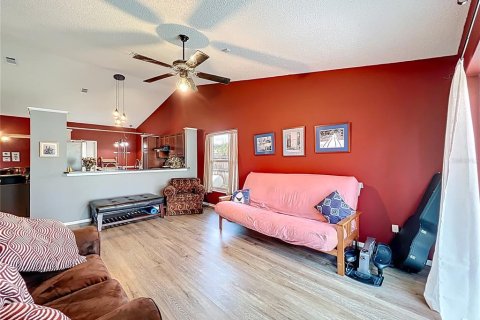 House in Oviedo, Florida 3 bedrooms, 141.03 sq.m. № 1792909 - photo 10
