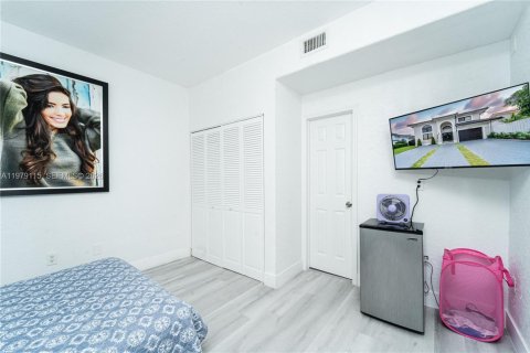 Villa ou maison à vendre à Miami Lakes, Floride: 4 chambres, 167.78 m2 № 2079300 - photo 11