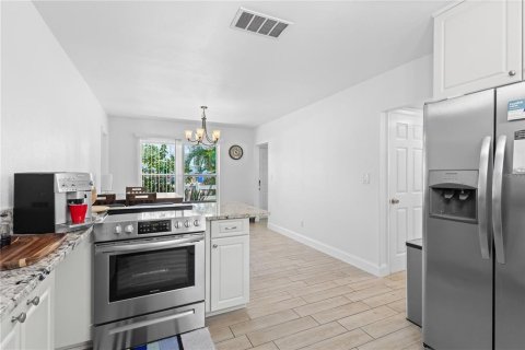 Villa ou maison à vendre à Tampa, Floride: 5 chambres, 175.03 m2 № 1876554 - photo 13