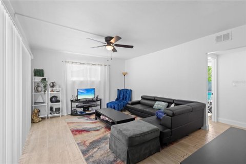 Villa ou maison à vendre à Tampa, Floride: 5 chambres, 175.03 m2 № 1876554 - photo 8