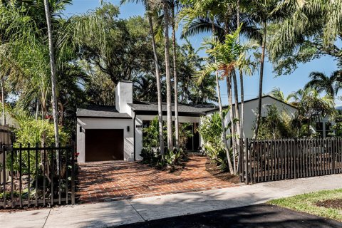 House in Miami, Florida 4 bedrooms, 141.12 sq.m. № 1982003 - photo 9