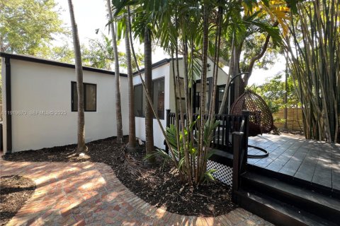 House in Miami, Florida 4 bedrooms, 141.12 sq.m. № 1982003 - photo 13