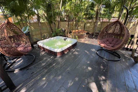 House in Miami, Florida 4 bedrooms, 141.12 sq.m. № 1982003 - photo 16